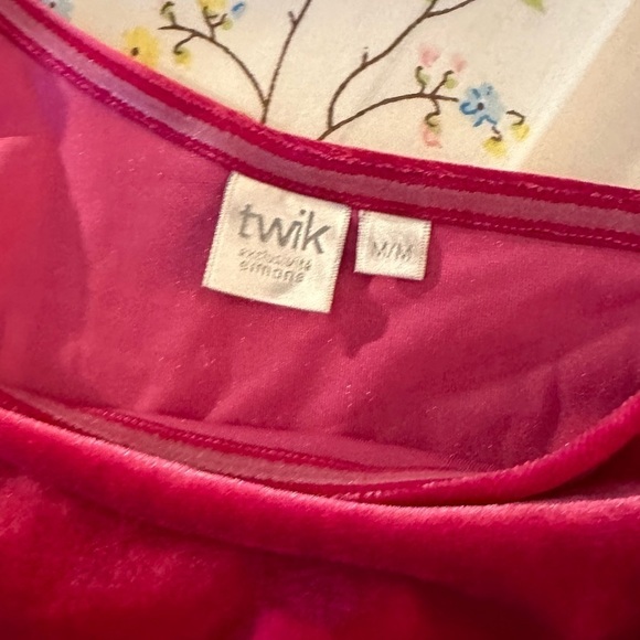 TWiK  one Shoulder
Velvet Bodycon Dress - Picture 6 of 13